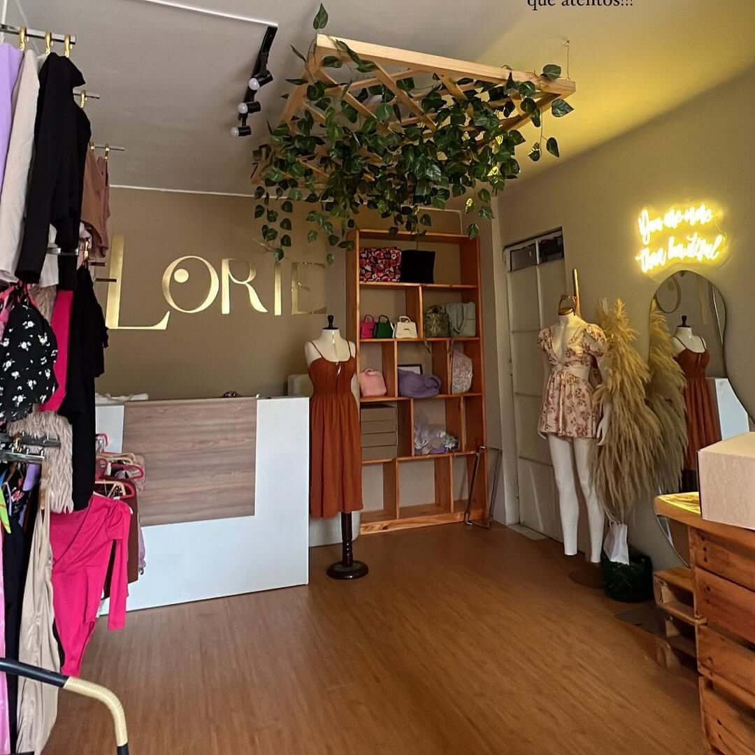 Contacto Lorie Perú